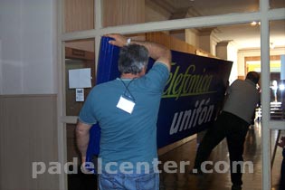 El cartel de Telef&oacute;nica se va