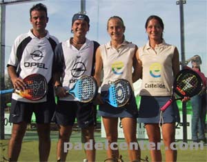 los campeones de ambos torneos: Lahoz, Gattiker, Navarro y Eyheraguibel. (foto: Enrique Alegre)